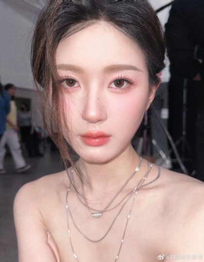 女神大会第1位选手:知名牙老嗨赵露思-抽象org