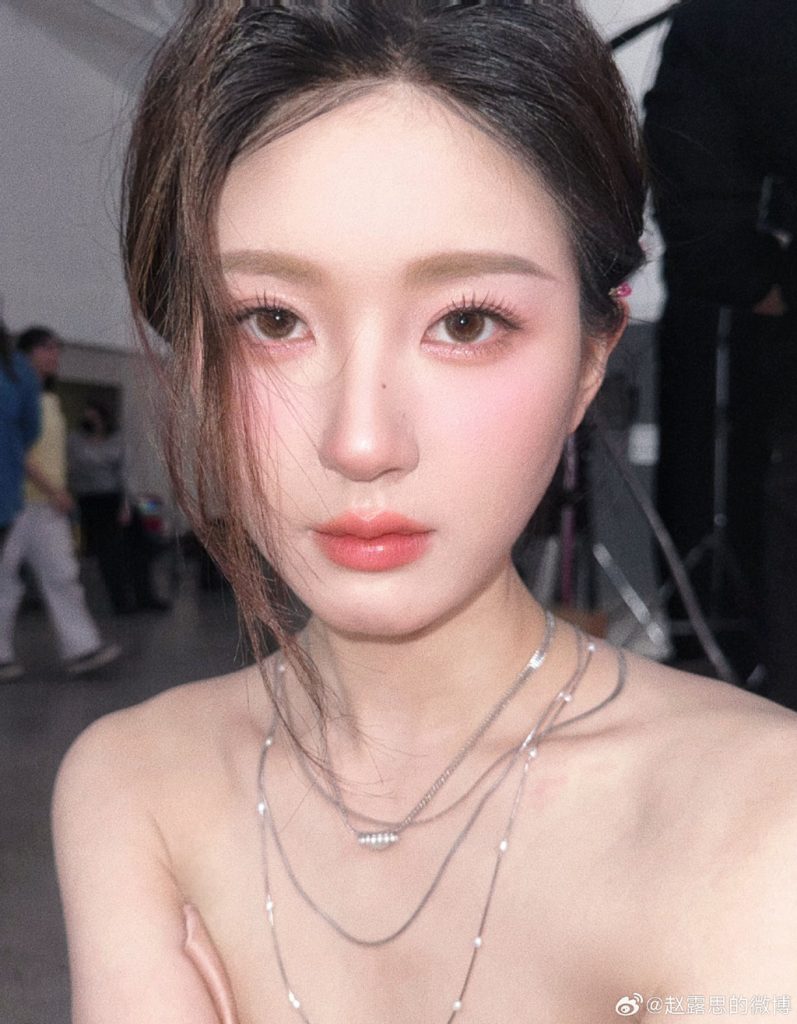 女神大会第1位选手：知名牙老嗨赵露思-聊聊生活抽象TV-冲浪-抽象org