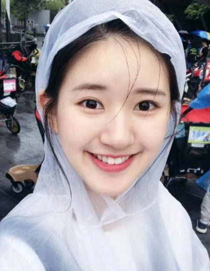 女神大会第1位选手:知名牙老嗨赵露思-抽象org
