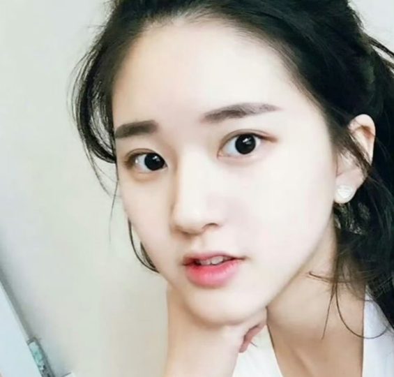 女神大会第1位选手:知名牙老嗨赵露思-抽象org